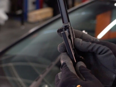 Comment remplacer les essuie-glaces sur une Audi : guide complet 